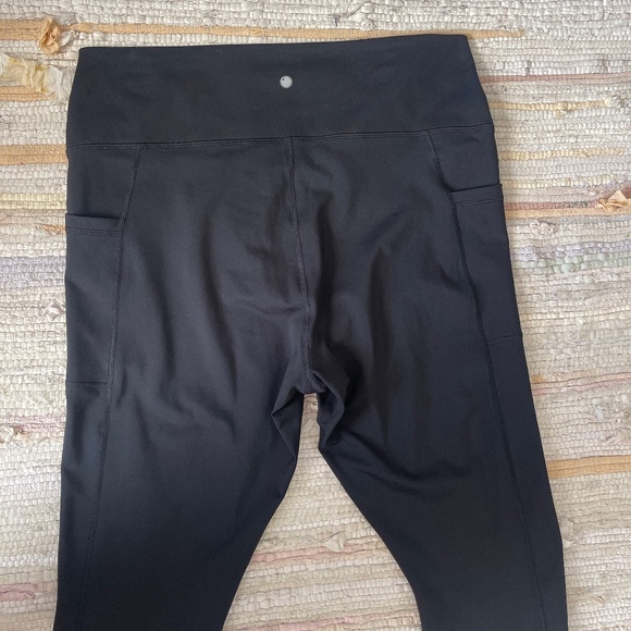 EUC Yogalicious Black Lux Tribeca Crop Tight / Leggings Size 2X - Picture 9 of 9